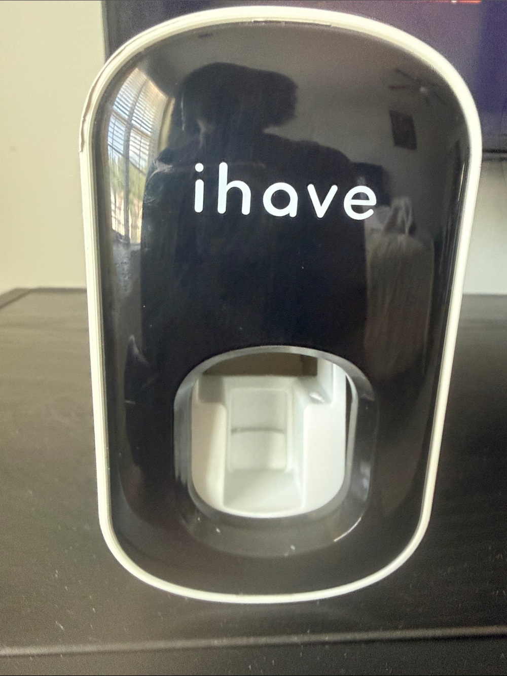 ihave Black and white toothpaste dispenser
